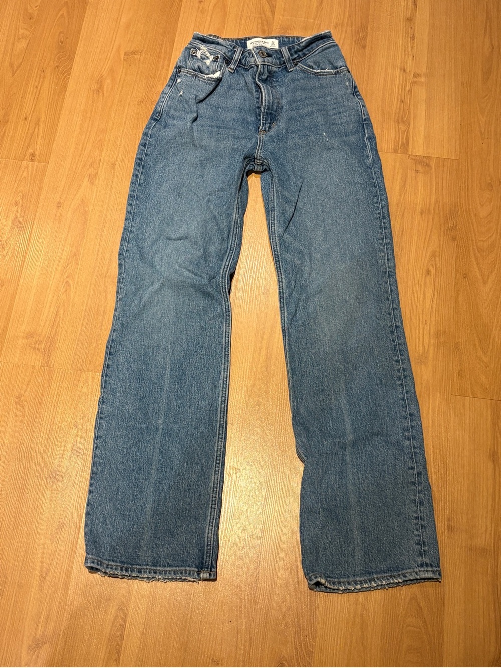 Abercrombie & Fitch The 90s relaxed Jean high rise